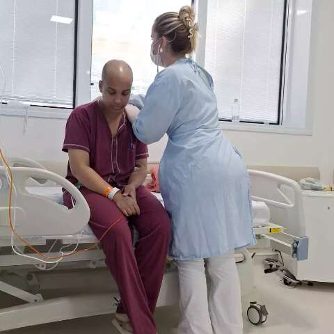 Fam&iacute;lia pede ajuda para arrecadar R$ 90 mil para medicamento contra leucemia