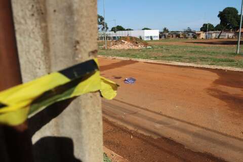 &ldquo;&Eacute; comum&rdquo;, dizem moradores de bairro onde um homem foi morto com tiro no rosto