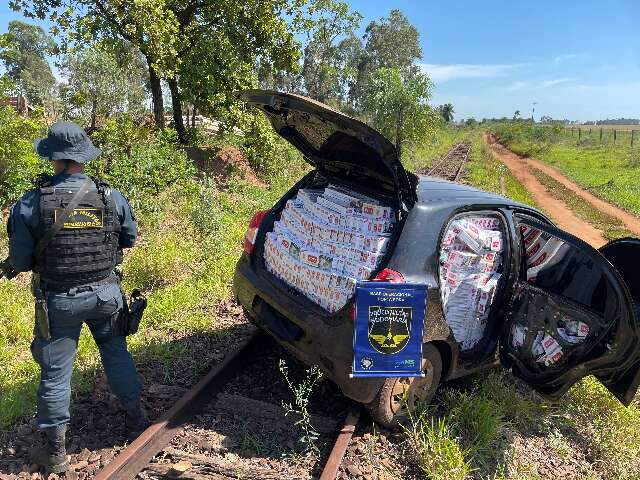Motorista foge ap&oacute;s ficar preso em trilhos com R$ 105 mil em cigarros