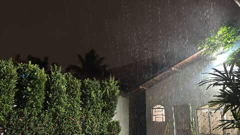 Campo Grande registra chuva em diversos bairros na noite desta quarta