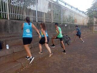 Projeto no Santo Antônio inspira disciplina, revela atletas e aproxima famílias Projeto no Santo Antônio inspira disciplina, revela atletas e aproxima famílias