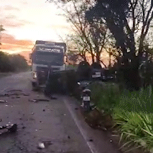 Viatura da PM capota ao colidir com carreta e militar morre na MS-295