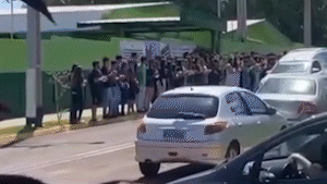 Colegas prestam &uacute;ltima homenagem a adolescente morto com m&atilde;e e av&oacute; em Rochedo