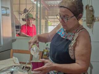 Garagem colorida serve quentinha que salvou a dona e os vizinhos Garagem colorida serve quentinha que salvou a dona e os vizinhos