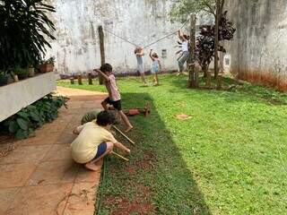 E se alfabetizar fosse apenas continuar vivendo o tempo leve da inf&acirc;ncia?