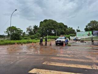 Só obra de 80 milhões pode resolver alagamento na Rachid Neder, lembra prefeita Só obra de 80 milhões pode resolver alagamento na Rachid Neder, lembra prefeita