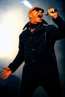 &Eacute;rica Esp&iacute;ndola abre festival de rock para Lob&atilde;o Power Trio no Araruna Fest