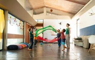 E se alfabetizar fosse apenas continuar vivendo o tempo leve da inf&acirc;ncia?