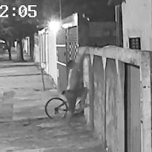Ladr&atilde;o pula muro de resid&ecirc;ncias e amea&ccedil;a crian&ccedil;a durante onda de furtos