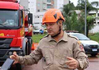 Bombeiros e Defesa Civil alertam para risco de atravessar &aacute;reas alagadas