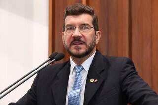 Deputado contesta criação de taxa de R$ 70 em processo seletivo para professores Deputado contesta criação de taxa de R$ 70 em processo seletivo para professores