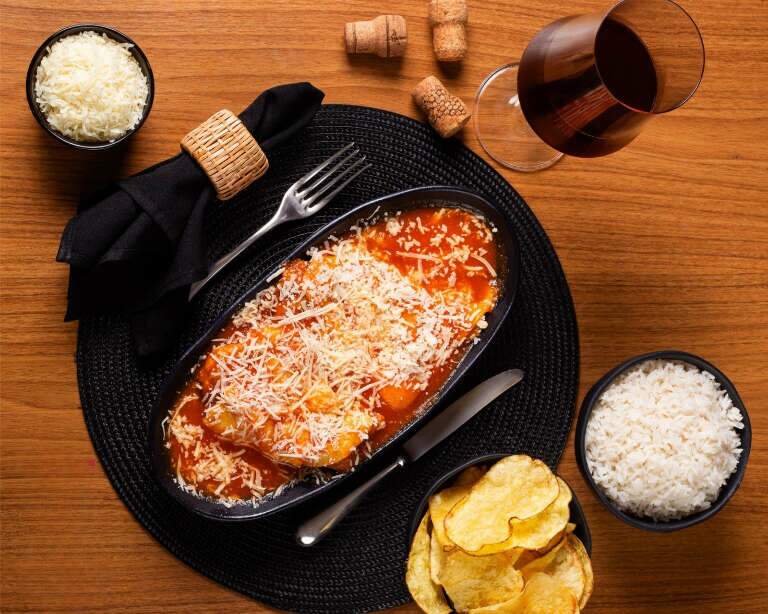 Filé à parmegiana virou febre em restaurantes e no delivery