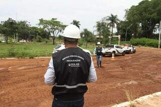 &quot;N&atilde;o foi inesperado&quot;, diz engenheiro sobre rompimento do asfalto na Rachid Neder