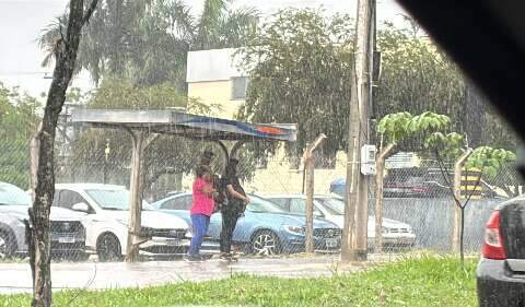 Com alerta de temporal, chuva volta a Campo Grande pelo terceiro dia seguido