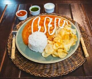 Filé à parmegiana virou febre em restaurantes e no delivery Filé à parmegiana virou febre em restaurantes e no delivery