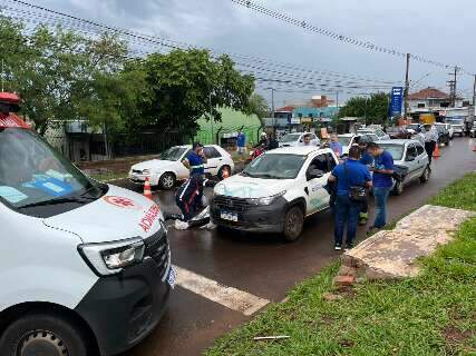 Atropelamento entre motociclista e pedestre deixa tr&acirc;nsito lento na Gunter Hans