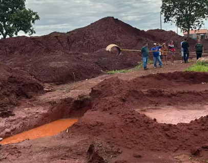 Menino de 8 anos morre afogado ao cair em buraco durante chuva em Jaraguari