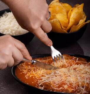 Filé à parmegiana virou febre em restaurantes e no delivery Filé à parmegiana virou febre em restaurantes e no delivery