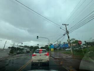 Com alerta de temporal, chuva volta a Campo Grande pelo terceiro dia seguido