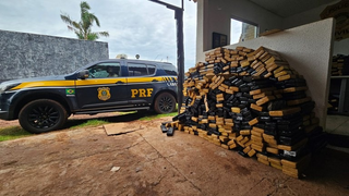 Nervosismo entrega e caminhoneiro é pego com 1,6 tonelada de maconha na BR-163 Nervosismo entrega e caminhoneiro é pego com 1,6 tonelada de maconha na BR-163