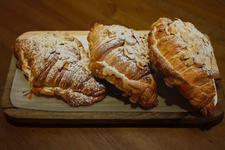 Jeff saiu do quintal para ter padaria com croissant realmente francês