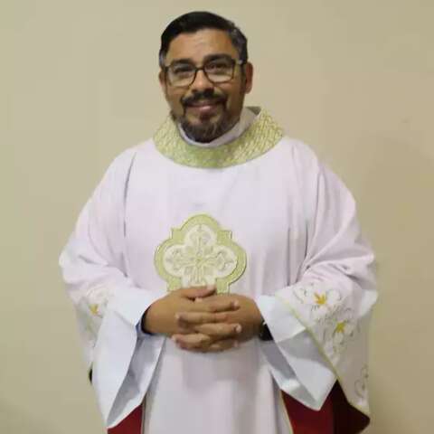 Diocese organiza programa&ccedil;&atilde;o de despedida para padre assassinado em Dourados