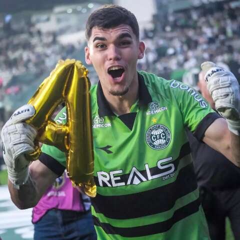 Coritiba empata em casa e &eacute; o 1&ordm; a garantir acesso &agrave; S&eacute;rie A do Brasileir&atilde;o