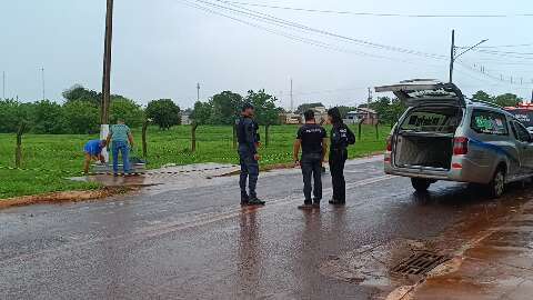 Antes de fugir, homem confessou ao pai ter matado rapaz esfaqueado
