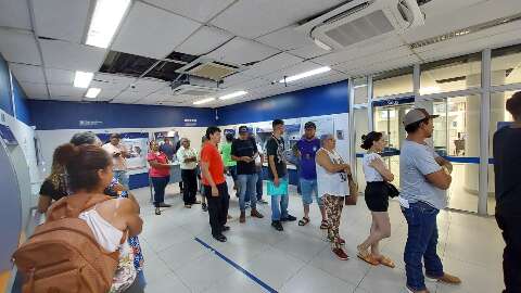 Governo paga lote extra de abono salarial neste s&aacute;bado; veja se voc&ecirc; tem direito