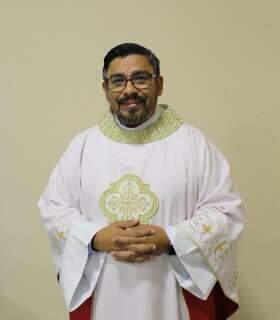 Padre &eacute; morto com facadas no pesco&ccedil;o e marteladas na cabe&ccedil;a durante roubo