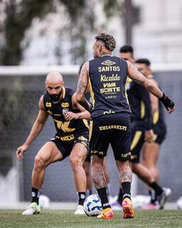 Sábado tem clássico e briga contra queda nos jogos atrasados do Brasileirão Sábado tem clássico e briga contra queda nos jogos atrasados do Brasileirão