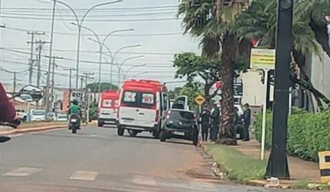 Comerciante &eacute; baleada com tr&ecirc;s tiros ao reagir a assalto em bar