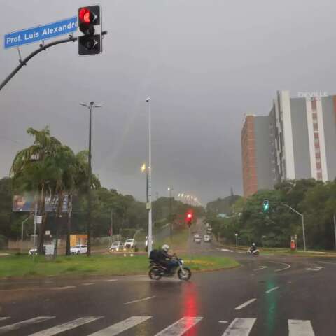 Tempo severo poder&aacute; come&ccedil;ar na tarde de domingo em MS