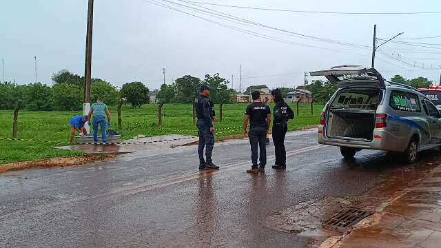 Antes de fugir, homem confessou ao pai ter matado rapaz esfaqueado