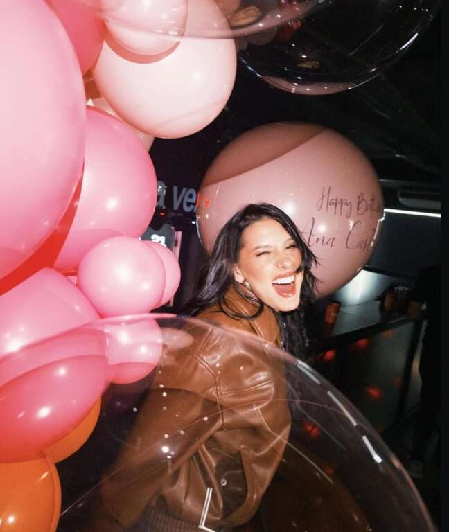 Ana Castela comemora 22 anos com surpresa de Zé Felipe