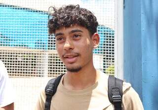 Jovens enfrentam o dia mais técnico do Enem com confiança, oração e óleo ungido Jovens enfrentam o dia mais técnico do Enem com confiança, oração e óleo ungido