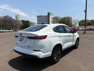 Teste: Fiat Fastback T200 Hybrid vale a pena?