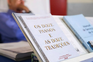 O mito do controle é o que mascara a armadilha silenciosa do álcool O mito do controle é o que mascara a armadilha silenciosa do álcool
