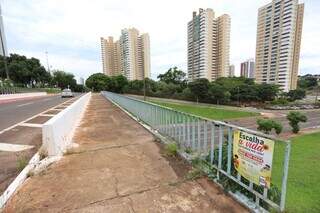 Trecho sem grade no viaduto da Av. Afonso Pena gera alerta e pedido de reforço Trecho sem grade no viaduto da Av. Afonso Pena gera alerta e pedido de reforço