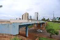 Trecho sem grade no viaduto da Av. Afonso Pena gera alerta e pedido de reforço