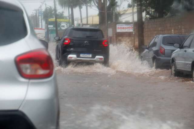 MS entra em alerta m&aacute;ximo por tempestade com risco de granizo e ventos fortes