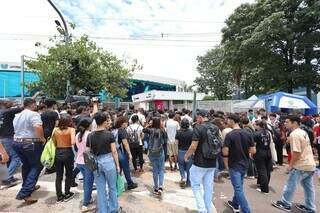 Jovens enfrentam o dia mais técnico do Enem com confiança, oração e óleo ungido Jovens enfrentam o dia mais técnico do Enem com confiança, oração e óleo ungido