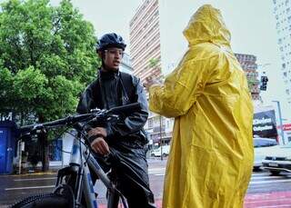 Na cidade que não seca há dias, chuva muda humor e até a produtividade Na cidade que não seca há dias, chuva muda humor e até a produtividade