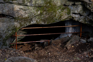 Gruta em MS terá “portão” para evitar entrada de humanos e preservar morcegos Gruta em MS terá “portão” para evitar entrada de humanos e preservar morcegos