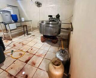 Fábrica insalubre de iogurtes é interditada e produtos são apreendidos Fábrica insalubre de iogurtes é interditada e produtos são apreendidos