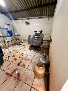 F&aacute;brica insalubre de iogurtes &eacute; interditada e produtos s&atilde;o apreendidos