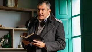 Padre charmoso de novela esperou 23 anos para visitar Campo Grande Padre charmoso de novela esperou 23 anos para visitar Campo Grande