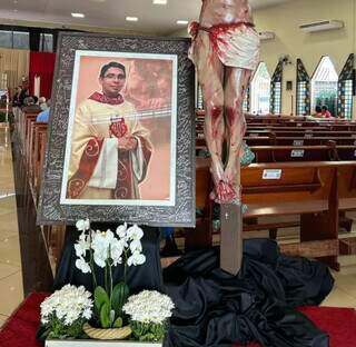 Polícia diz que não há indícios de ligação sexual entre padre e assassino Polícia diz que não há indícios de ligação sexual entre padre e assassino