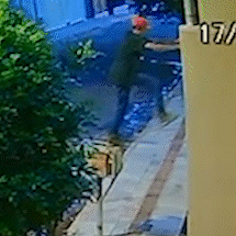 Dupla furta casa menos de 12 horas ap&oacute;s ser presa em tubula&ccedil;&atilde;o