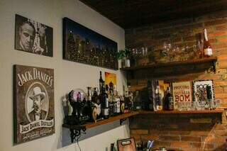 Am&eacute;rico sonhou com bar e resgatou esquina com m&uacute;sica e cerveja gelada